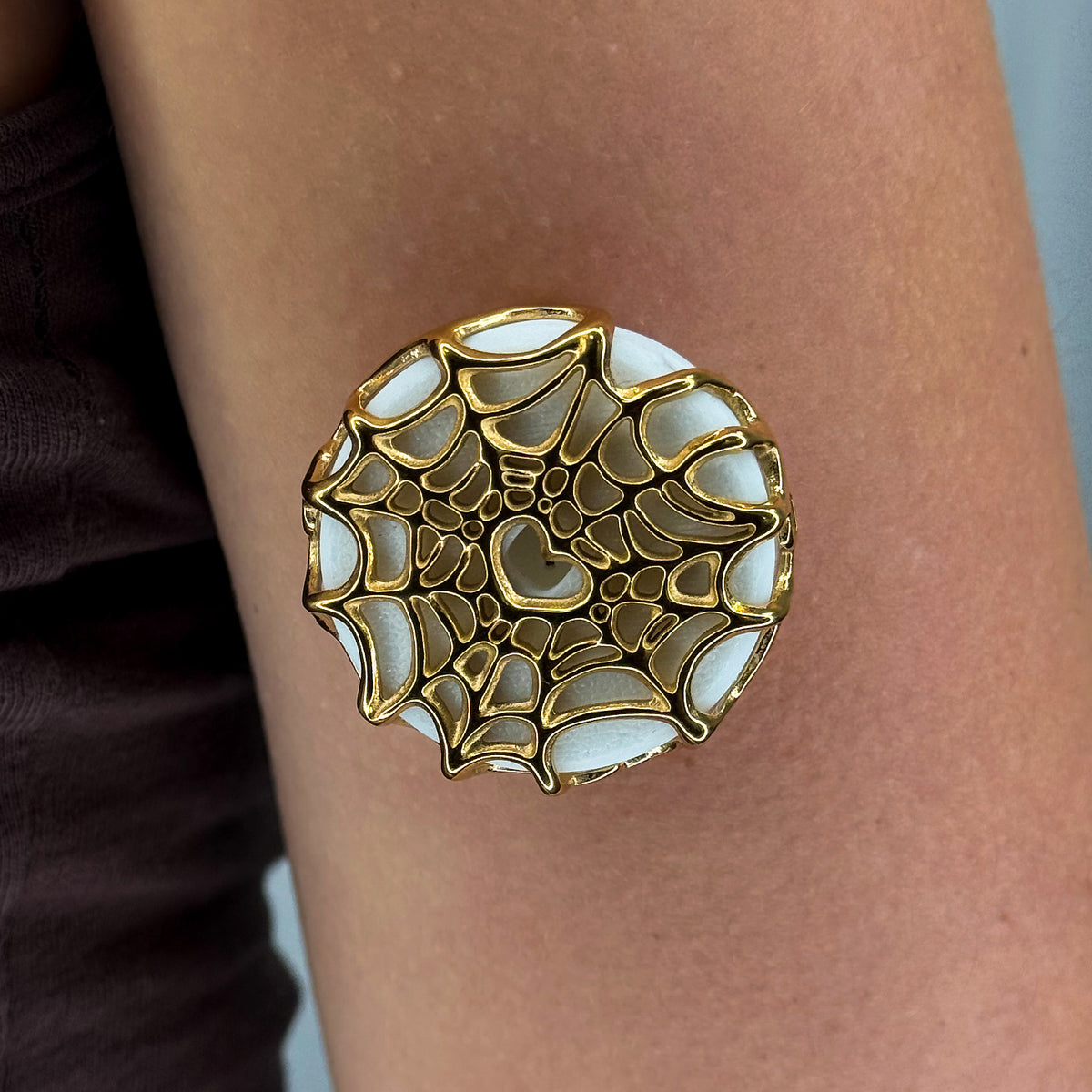 Gold Webbed Armour for Simplera, worn on the body
